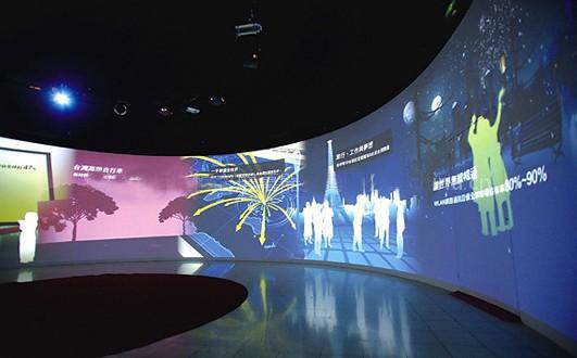 投影仪天生存在色差，融合系统可有效予以消除